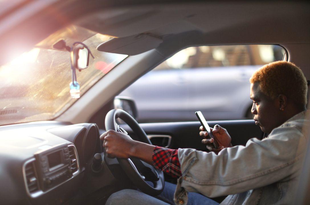 Pagamento extra por tarefas digitais pra motoristas da Uber